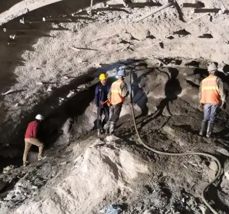 江阳拱顶带模注浆料的施工流程及注意事项
